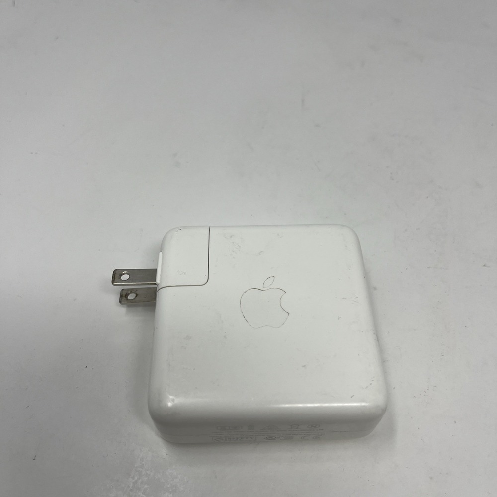 GENIUNE Apple A1718 61W USB-C Charger 100-240V 1.5A 50-60Hz w/o USB-C